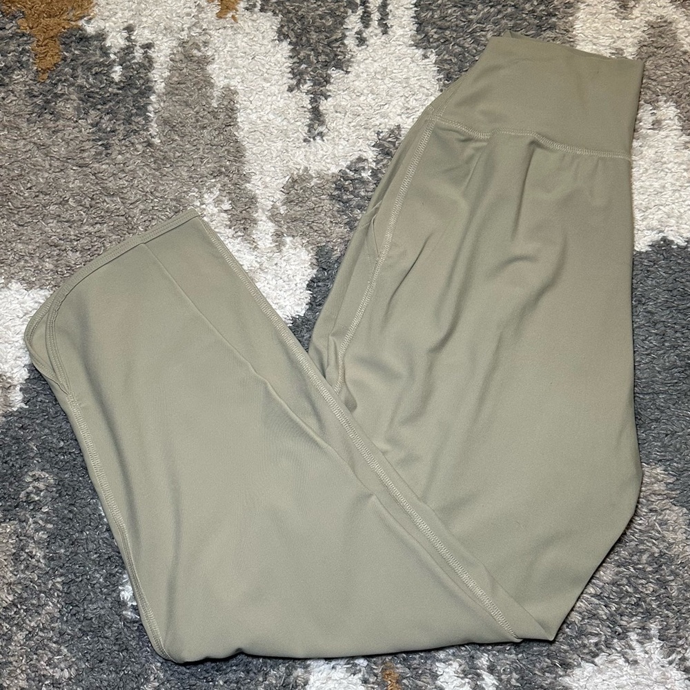 Carbon 38 size medium melt joggers